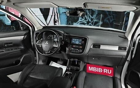 Mitsubishi Outlander III рестайлинг 3, 2014 год, 1 255 000 рублей, 11 фотография