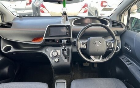 Toyota Sienta II, 2017 год, 1 770 000 рублей, 7 фотография