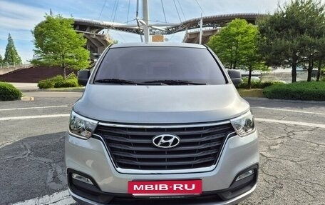Hyundai Grand Starex Grand Starex I рестайлинг 2, 2021 год, 2 380 000 рублей, 2 фотография