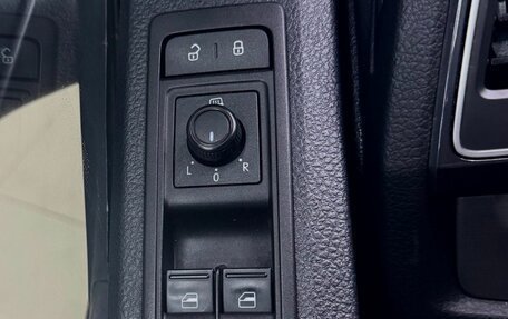 Volkswagen Caravelle T6 рестайлинг, 2019 год, 3 700 000 рублей, 16 фотография