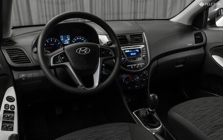 Hyundai Solaris II рестайлинг, 2015 год, 830 000 рублей, 9 фотография