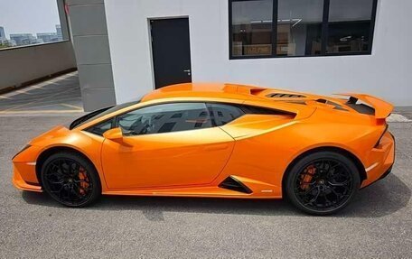 Lamborghini Huracán, 2024 год, 29 000 000 рублей, 3 фотография
