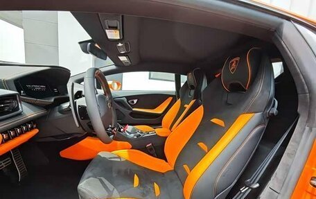 Lamborghini Huracán, 2024 год, 29 000 000 рублей, 7 фотография