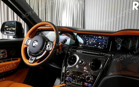 Rolls-Royce Cullinan, 2025 год, 76 400 000 рублей, 13 фотография