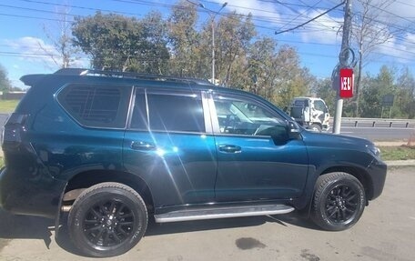 Toyota Land Cruiser Prado 150 рестайлинг 2, 2021 год, 5 900 000 рублей, 3 фотография