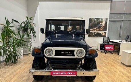 Toyota Land Cruiser 40, 1977 год, 3 300 000 рублей, 2 фотография