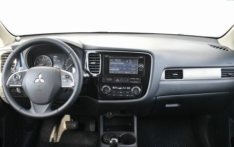 Mitsubishi Outlander III рестайлинг 3, 2014 год, 1 099 999 рублей, 7 фотография
