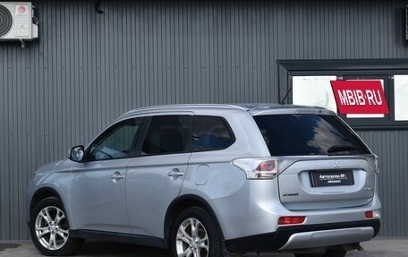 Mitsubishi Outlander III рестайлинг 3, 2014 год, 1 099 999 рублей, 4 фотография