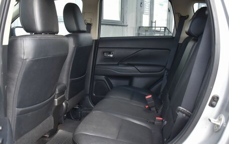 Mitsubishi Outlander III рестайлинг 3, 2014 год, 1 099 999 рублей, 17 фотография