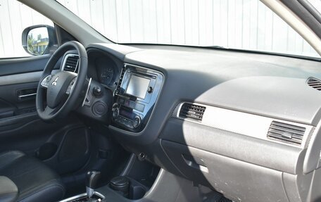 Mitsubishi Outlander III рестайлинг 3, 2014 год, 1 099 999 рублей, 18 фотография