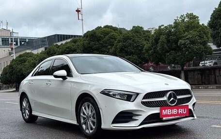 Mercedes-Benz A-Класс, 2021 год, 1 950 000 рублей, 3 фотография