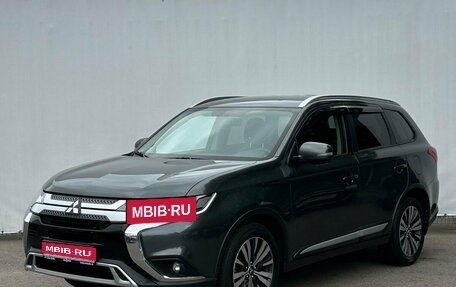 Mitsubishi Outlander III рестайлинг 3, 2021 год, 2 200 000 рублей, 1 фотография