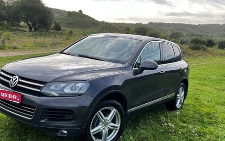 Volkswagen Touareg III, 2011 год, 1 590 000 рублей, 1 фотография