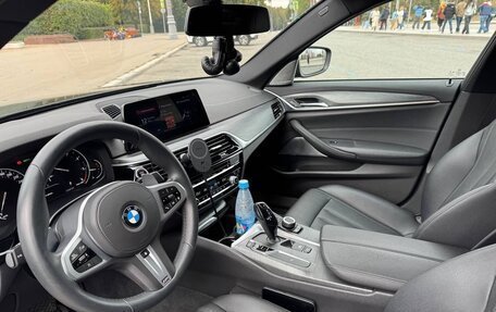 BMW 5 серия, 2018 год, 3 050 000 рублей, 12 фотография