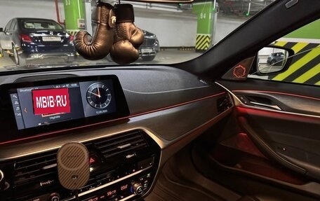 BMW 5 серия, 2018 год, 3 050 000 рублей, 14 фотография