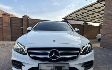 Mercedes-Benz E-Класс, 2018 год, 3 500 000 рублей, 1 фотография