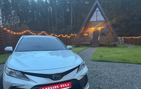 Toyota Camry, 2021 год, 3 500 000 рублей, 4 фотография