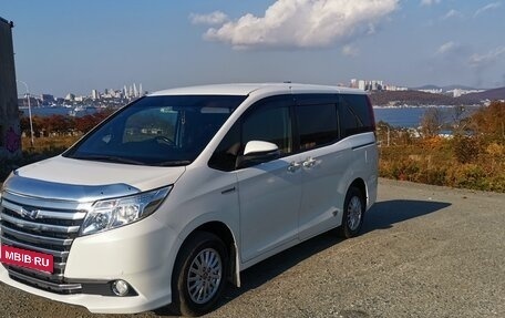 Toyota Noah III, 2015 год, 1 900 000 рублей, 1 фотография