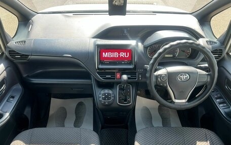 Toyota Voxy III, 2017 год, 1 999 000 рублей, 16 фотография