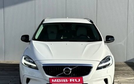 Volvo V40 Cross Country I, 2018 год, 2 300 000 рублей, 10 фотография