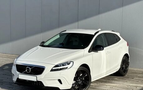 Volvo V40 Cross Country I, 2018 год, 2 300 000 рублей, 13 фотография