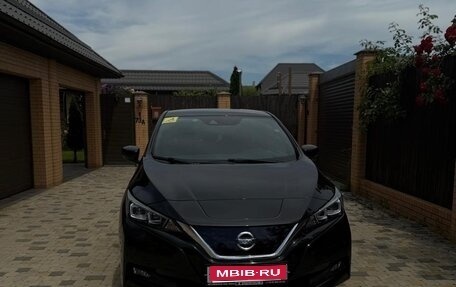 Nissan Leaf II, 2019 год, 2 050 000 рублей, 1 фотография