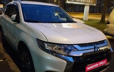 Mitsubishi Outlander III рестайлинг 3, 2018 год, 1 750 000 рублей, 1 фотография
