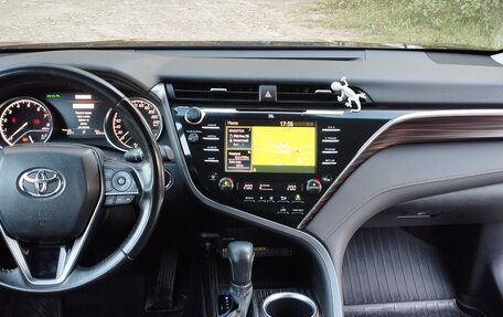Toyota Camry, 2019 год, 2 400 000 рублей, 17 фотография