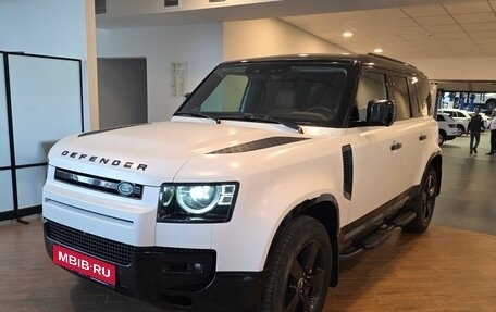 Land Rover Defender II, 2022 год, 7 250 000 рублей, 1 фотография