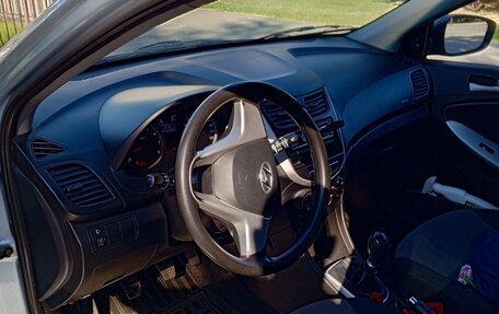 Hyundai Solaris II рестайлинг, 2011 год, 697 000 рублей, 1 фотография