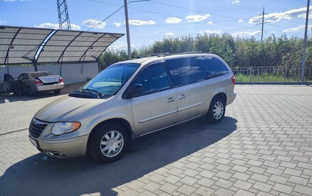 Chrysler Town & Country IV, 2005 год, 990 000 рублей, 1 фотография