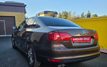 Volkswagen Jetta VI, 2011 год, 850 000 рублей, 4 фотография