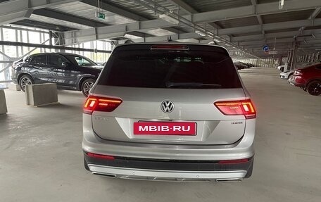 Volkswagen Tiguan II, 2019 год, 2 600 000 рублей, 4 фотография