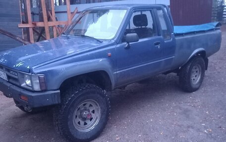Toyota Hilux IV, 1987 год, 550 000 рублей, 2 фотография