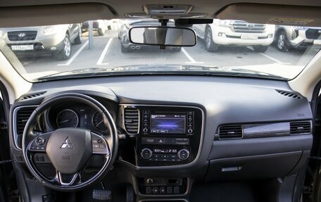 Mitsubishi Outlander III рестайлинг 3, 2017 год, 1 685 000 рублей, 12 фотография