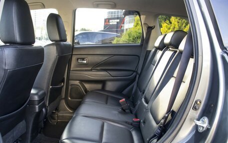 Mitsubishi Outlander III рестайлинг 3, 2017 год, 1 685 000 рублей, 10 фотография