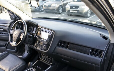 Mitsubishi Outlander III рестайлинг 3, 2017 год, 1 685 000 рублей, 9 фотография
