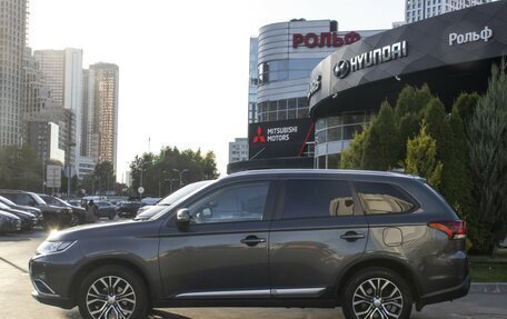 Mitsubishi Outlander III рестайлинг 3, 2017 год, 1 685 000 рублей, 8 фотография