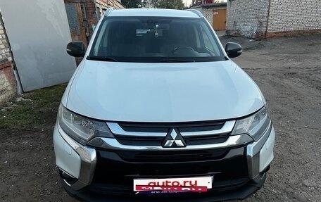 Mitsubishi Outlander III рестайлинг 3, 2016 год, 2 200 000 рублей, 1 фотография