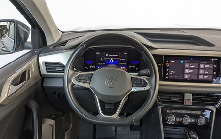 Volkswagen Taos, 2022 год, 2 600 000 рублей, 16 фотография