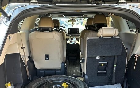 Toyota Sienna, 2022 год, 3 950 000 рублей, 15 фотография