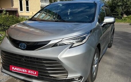 Toyota Sienna, 2022 год, 3 950 000 рублей, 3 фотография