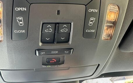 Toyota Sienna, 2022 год, 3 950 000 рублей, 13 фотография
