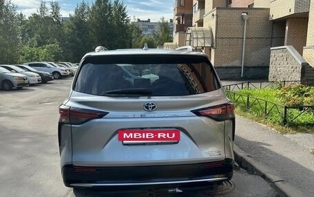 Toyota Sienna, 2022 год, 3 950 000 рублей, 5 фотография