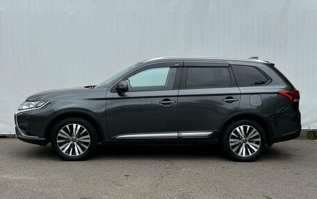 Mitsubishi Outlander III рестайлинг 3, 2021 год, 2 200 000 рублей, 8 фотография