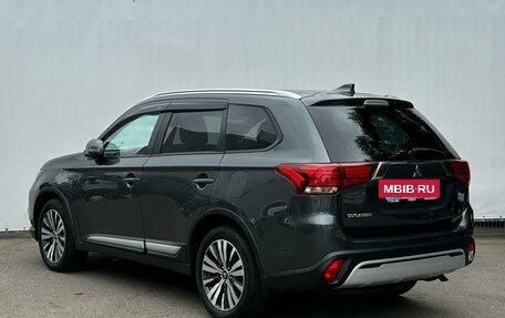 Mitsubishi Outlander III рестайлинг 3, 2021 год, 2 200 000 рублей, 7 фотография