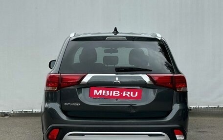 Mitsubishi Outlander III рестайлинг 3, 2021 год, 2 200 000 рублей, 6 фотография