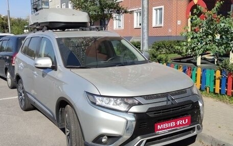 Mitsubishi Outlander III рестайлинг 3, 2019 год, 2 000 000 рублей, 1 фотография