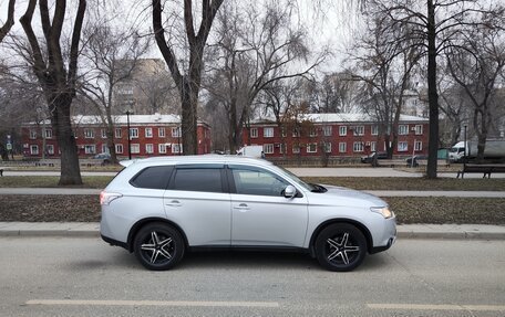 Mitsubishi Outlander III рестайлинг 3, 2014 год, 1 720 000 рублей, 4 фотография