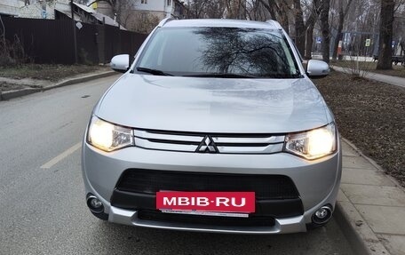 Mitsubishi Outlander III рестайлинг 3, 2014 год, 1 720 000 рублей, 6 фотография